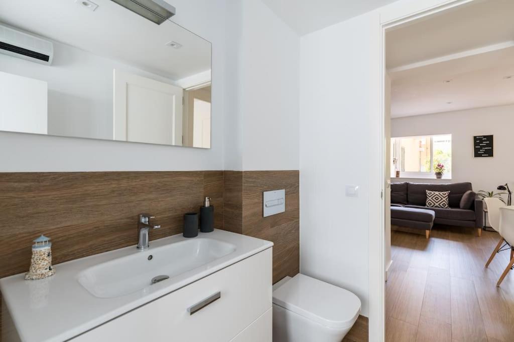 Apartamento Moderno En Triana 2 Dormitorios Y Aire Acondicionado Sevilla Kültér fotó