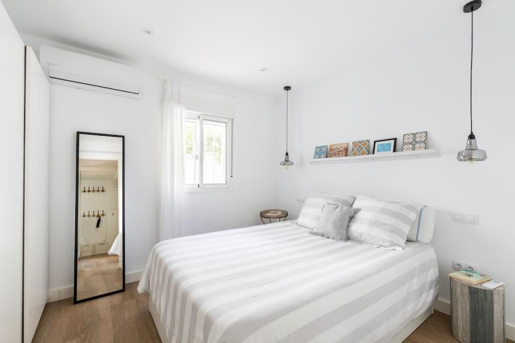Apartamento Moderno En Triana 2 Dormitorios Y Aire Acondicionado Sevilla Kültér fotó