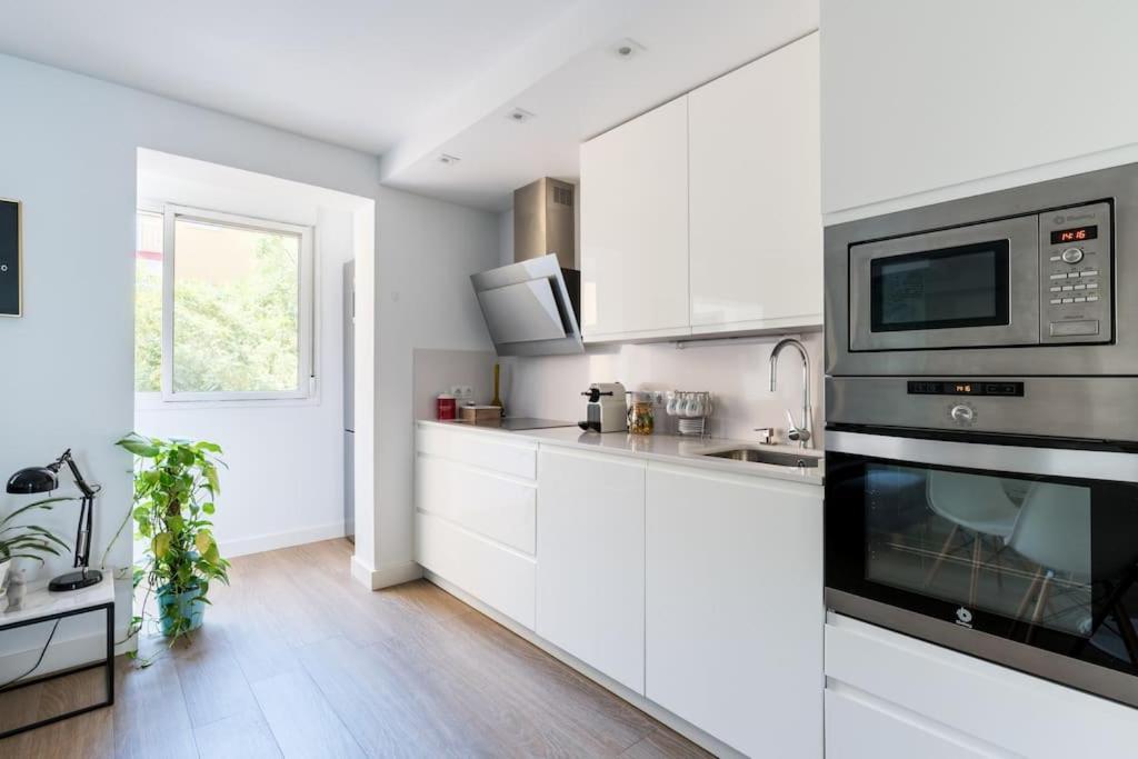 Apartamento Moderno En Triana 2 Dormitorios Y Aire Acondicionado Sevilla Kültér fotó