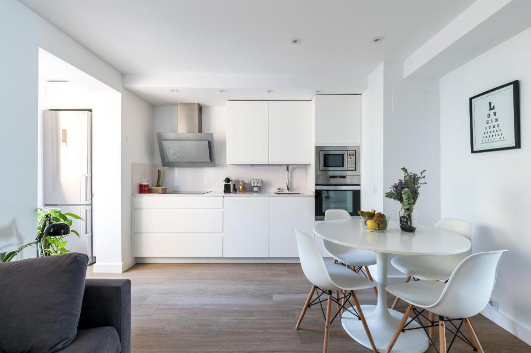 Apartamento Moderno En Triana 2 Dormitorios Y Aire Acondicionado Sevilla Kültér fotó